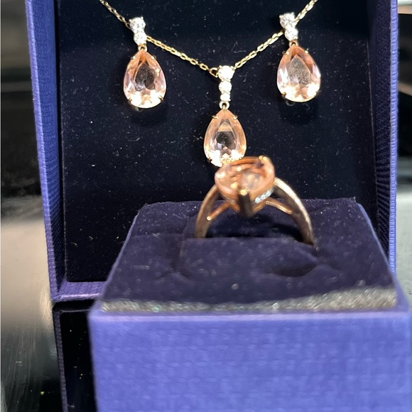 Peach/blush pink Swarovski set. Tear drop ring, earrings and adjustable necklace - Picture 4 of 7